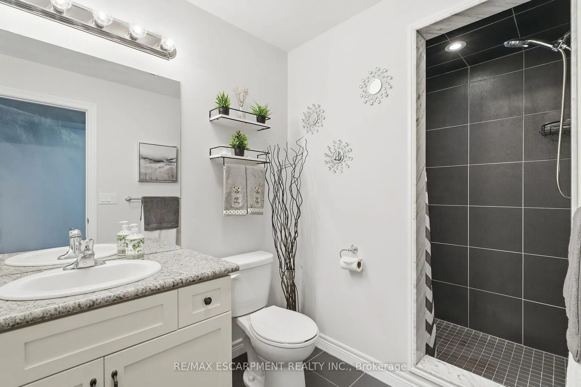 Photo 38 of 35 Finton Lane, Hamilton, Rural Glanbrook — HOMEH