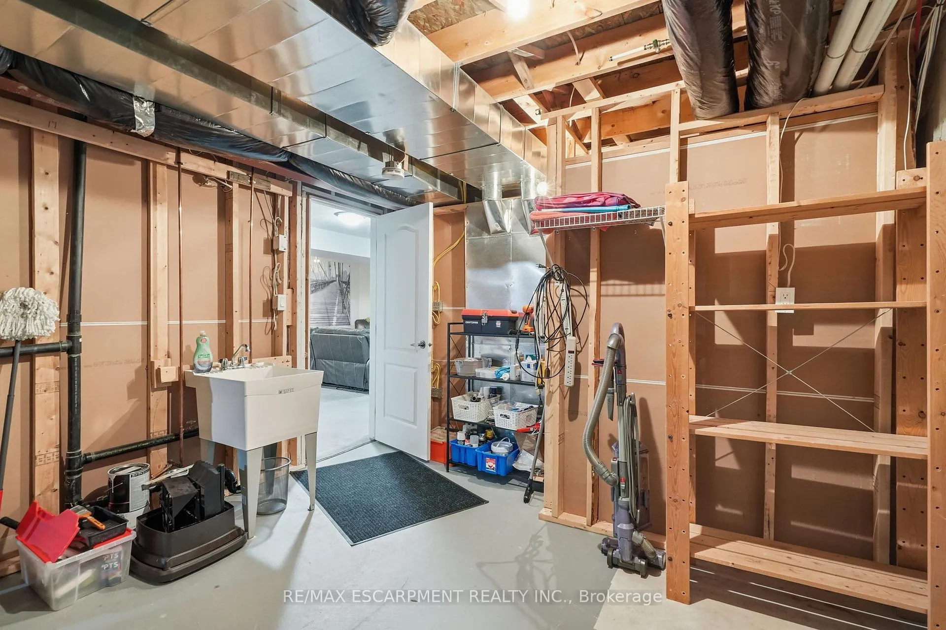 Photo 41 of 35 Finton Lane, Hamilton, Rural Glanbrook — HOMEH