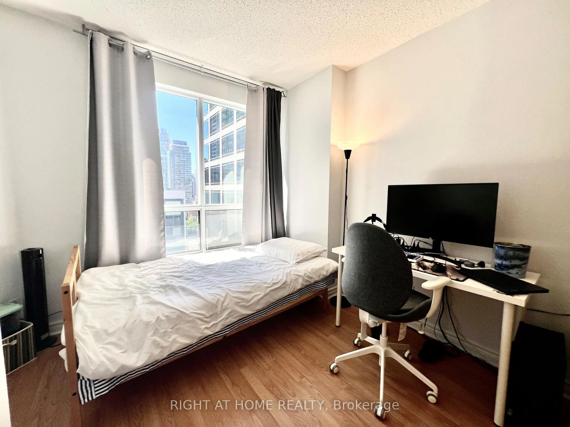 Photo 7 of Unit 1702, 55 Bloor Street E, Toronto, Church-Yonge Corridor — HOMEH