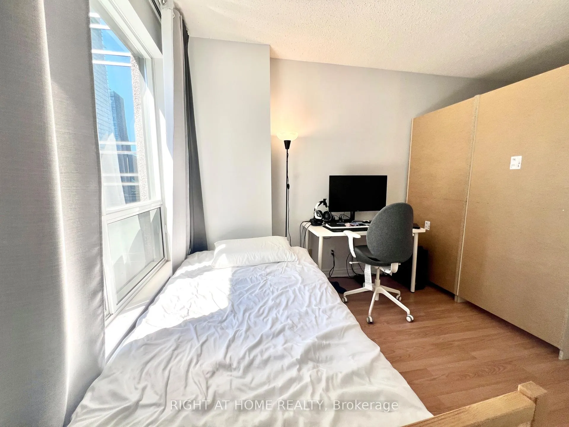 Photo 8 of Unit 1702, 55 Bloor Street E, Toronto, Church-Yonge Corridor — HOMEH