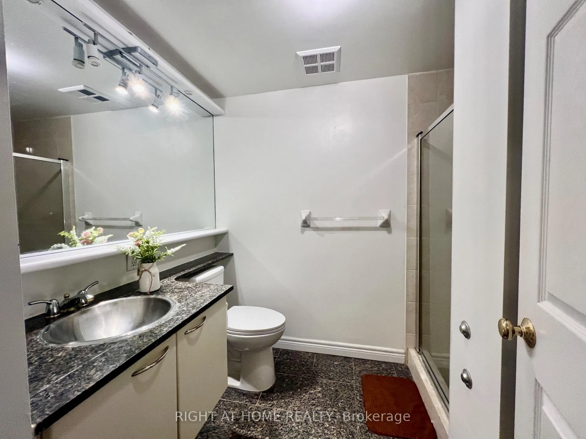 Photo 17 of Unit 1702, 55 Bloor Street E, Toronto, Church-Yonge Corridor — HOMEH