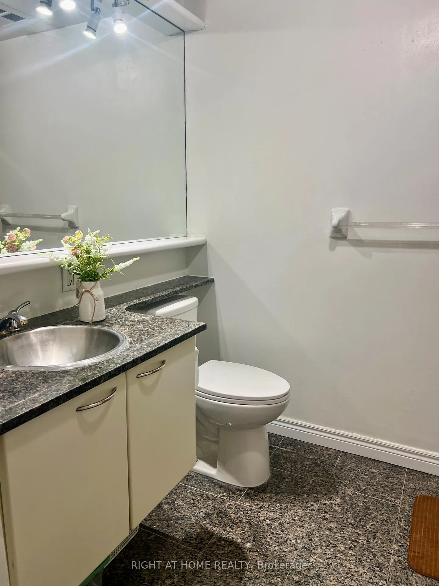 Photo 18 of Unit 1702, 55 Bloor Street E, Toronto, Church-Yonge Corridor — HOMEH