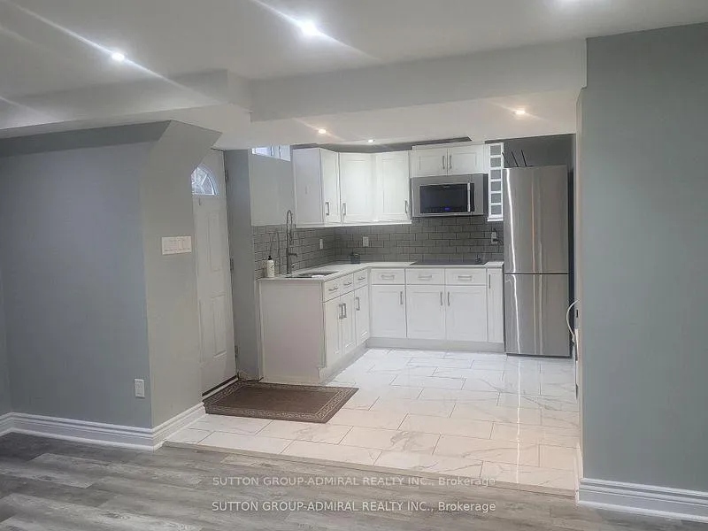 Photo 2 of 292 Ridgefield Crescent, Vaughan, Maple — HOMEH