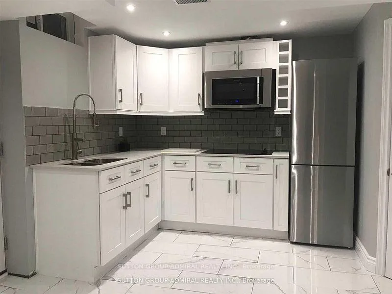 Photo 3 of 292 Ridgefield Crescent, Vaughan, Maple — HOMEH