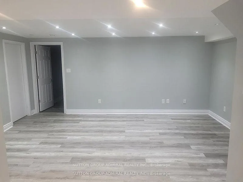 Photo 7 of 292 Ridgefield Crescent, Vaughan, Maple — HOMEH
