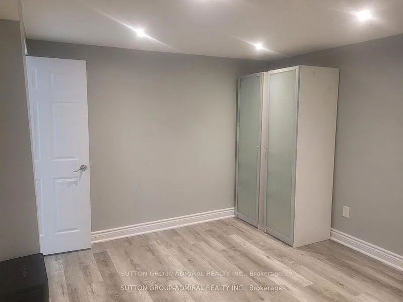 Photo 8 of 292 Ridgefield Crescent, Vaughan, Maple — HOMEH