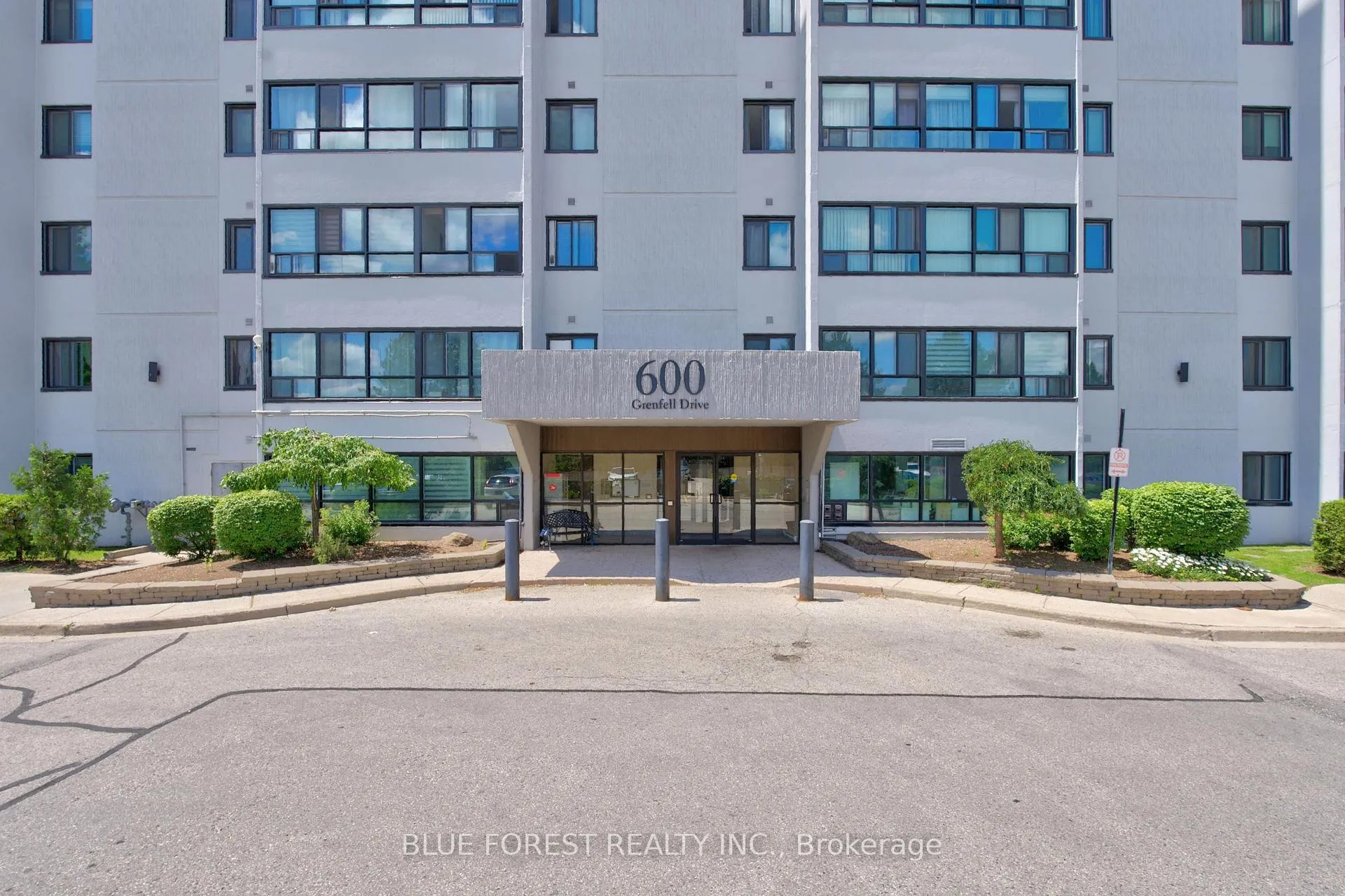 Photo 2 of Unit 202, 600 Grenfell Drive, London, North C — HOMEH