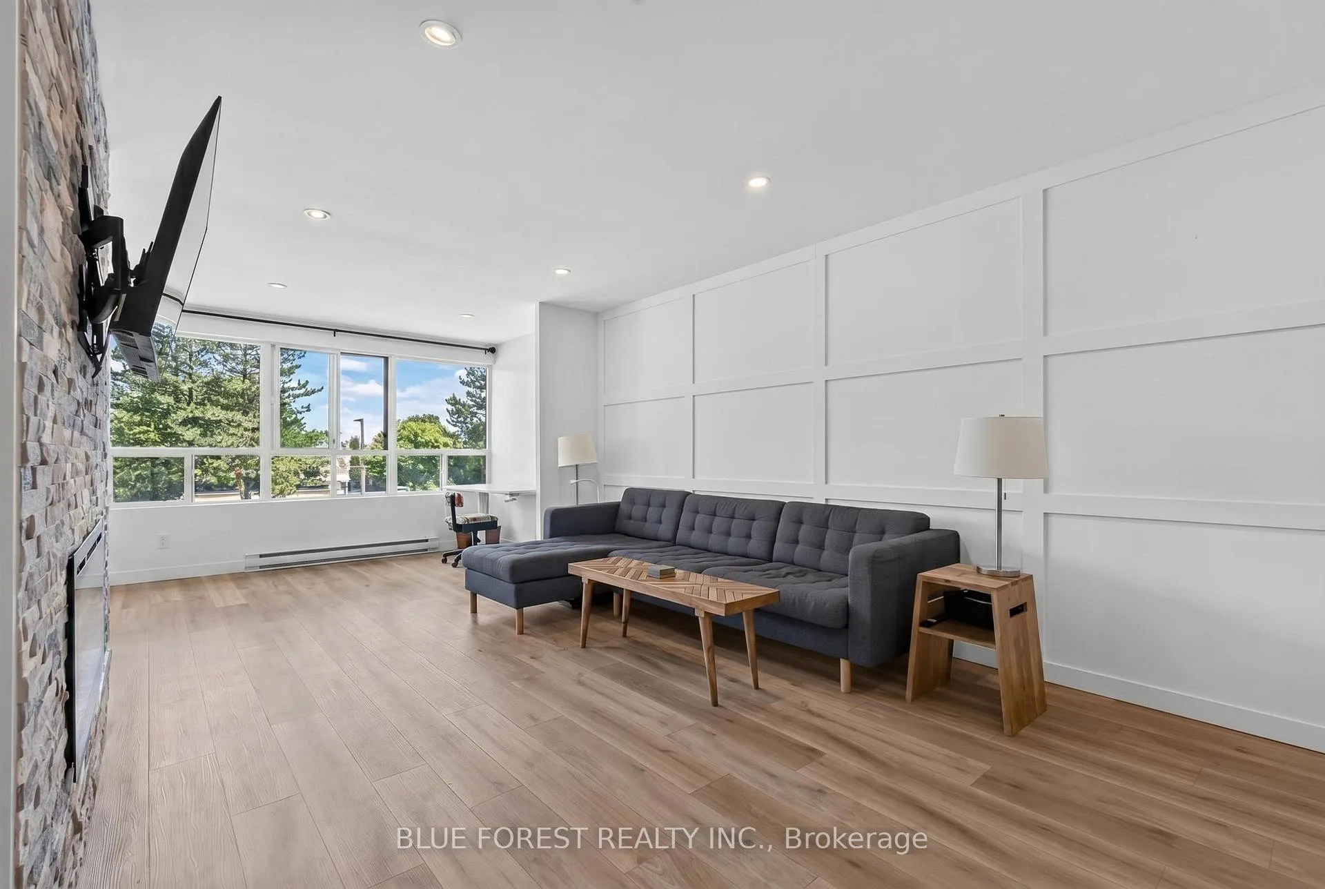 Photo 4 of Unit 202, 600 Grenfell Drive, London, North C — HOMEH