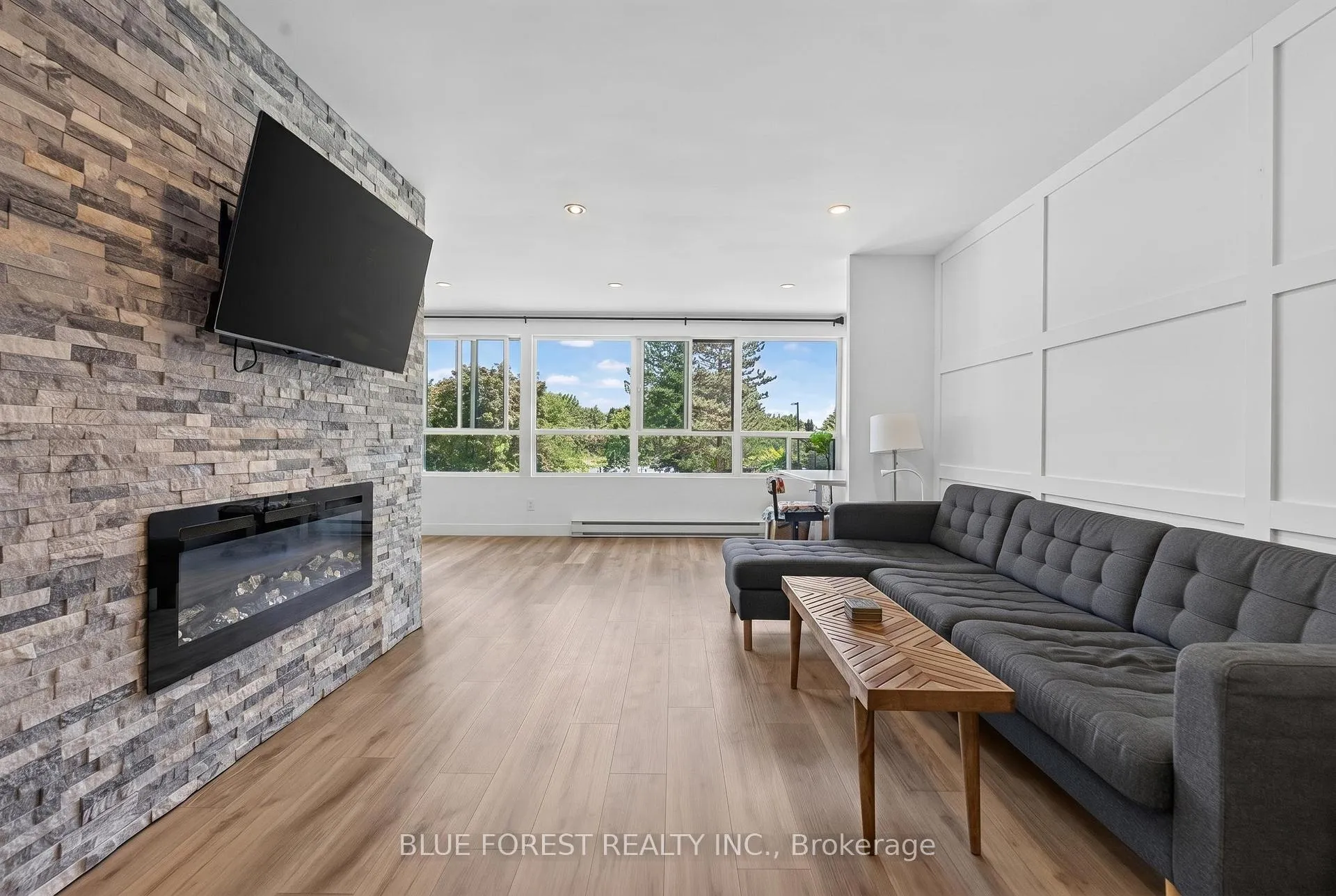 Photo 7 of Unit 202, 600 Grenfell Drive, London, North C — HOMEH