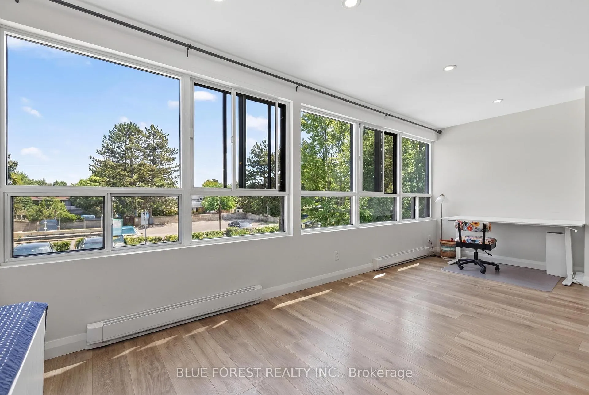 Photo 9 of Unit 202, 600 Grenfell Drive, London, North C — HOMEH