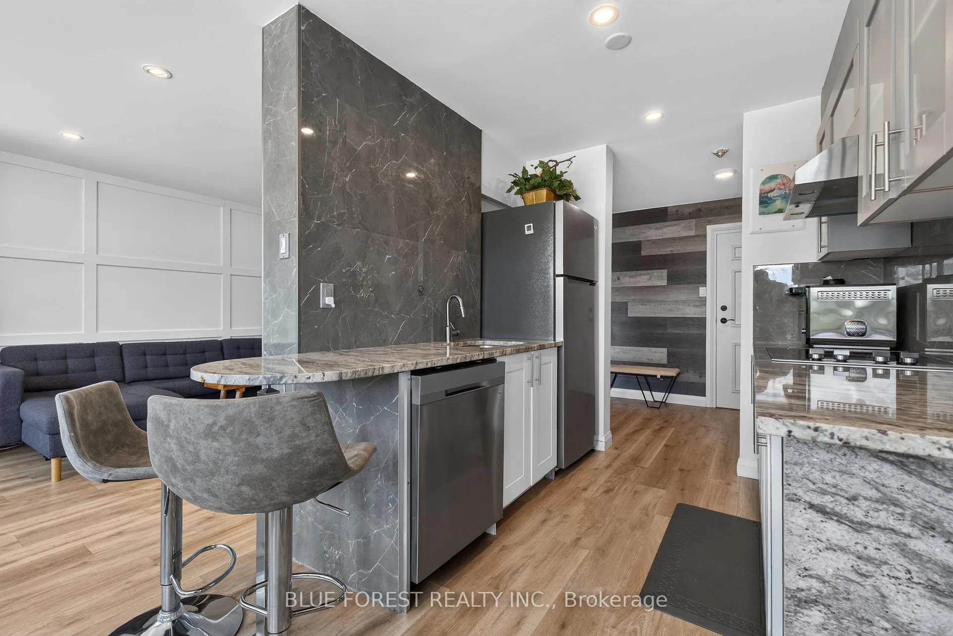 Photo 11 of Unit 202, 600 Grenfell Drive, London, North C — HOMEH