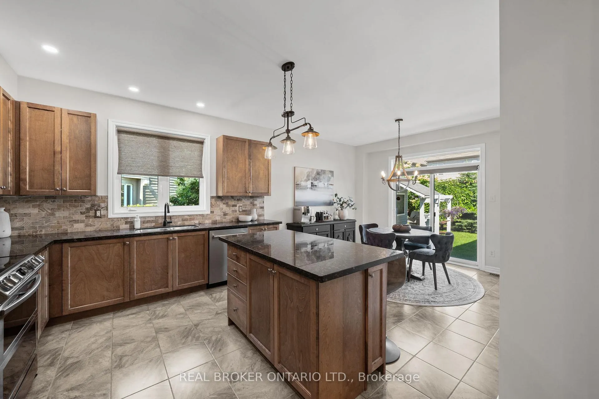 Photo 11 of 2188 Sunset Cove Circle, Ottawa, Barrhaven - Half Moon Bay — HOMEH