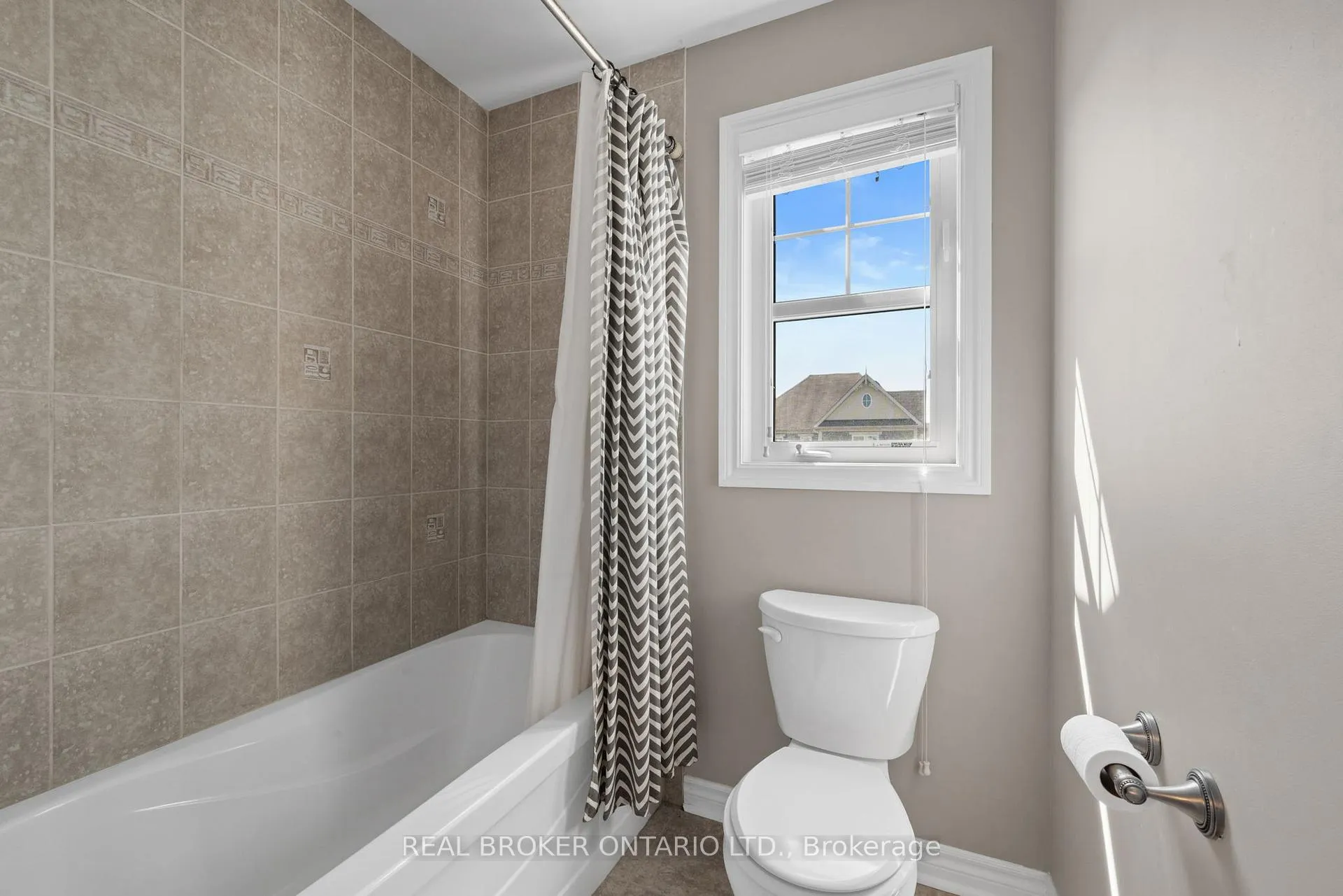 Photo 33 of 2188 Sunset Cove Circle, Ottawa, Barrhaven - Half Moon Bay — HOMEH