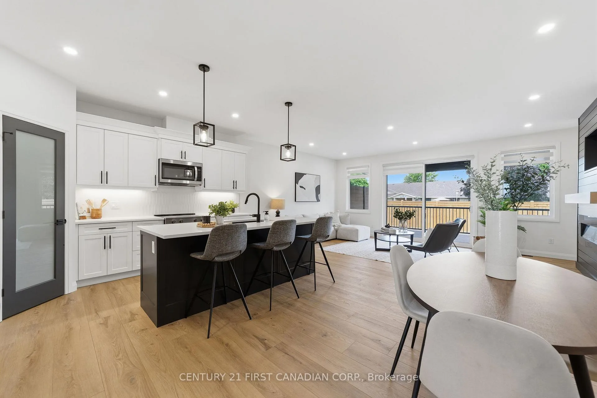 Photo 10 of Unit 12, 32 Postma Crescent, North Middlesex, Ailsa Craig — HOMEH