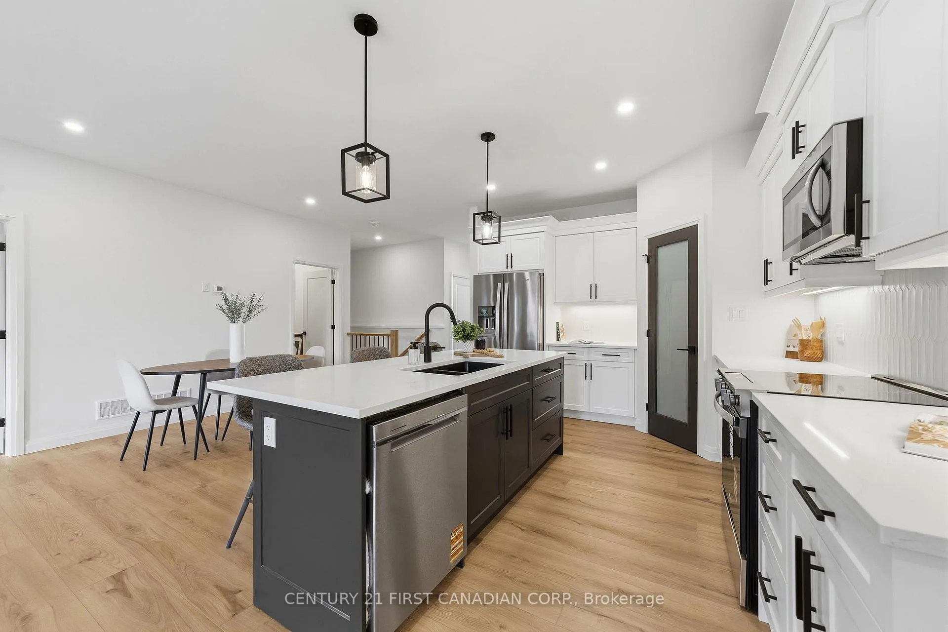 Photo 12 of Unit 12, 32 Postma Crescent, North Middlesex, Ailsa Craig — HOMEH