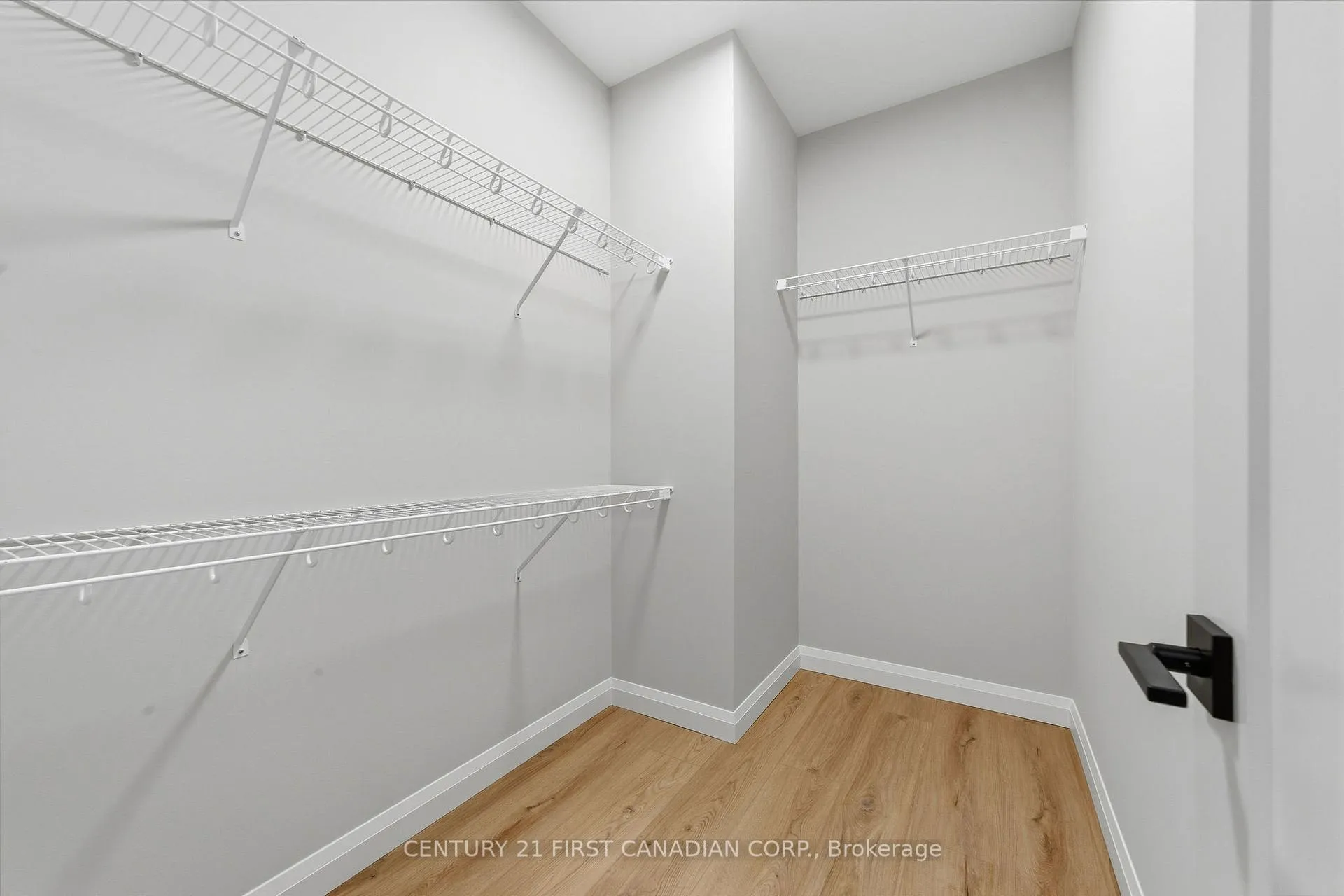 Photo 18 of Unit 12, 32 Postma Crescent, North Middlesex, Ailsa Craig — HOMEH