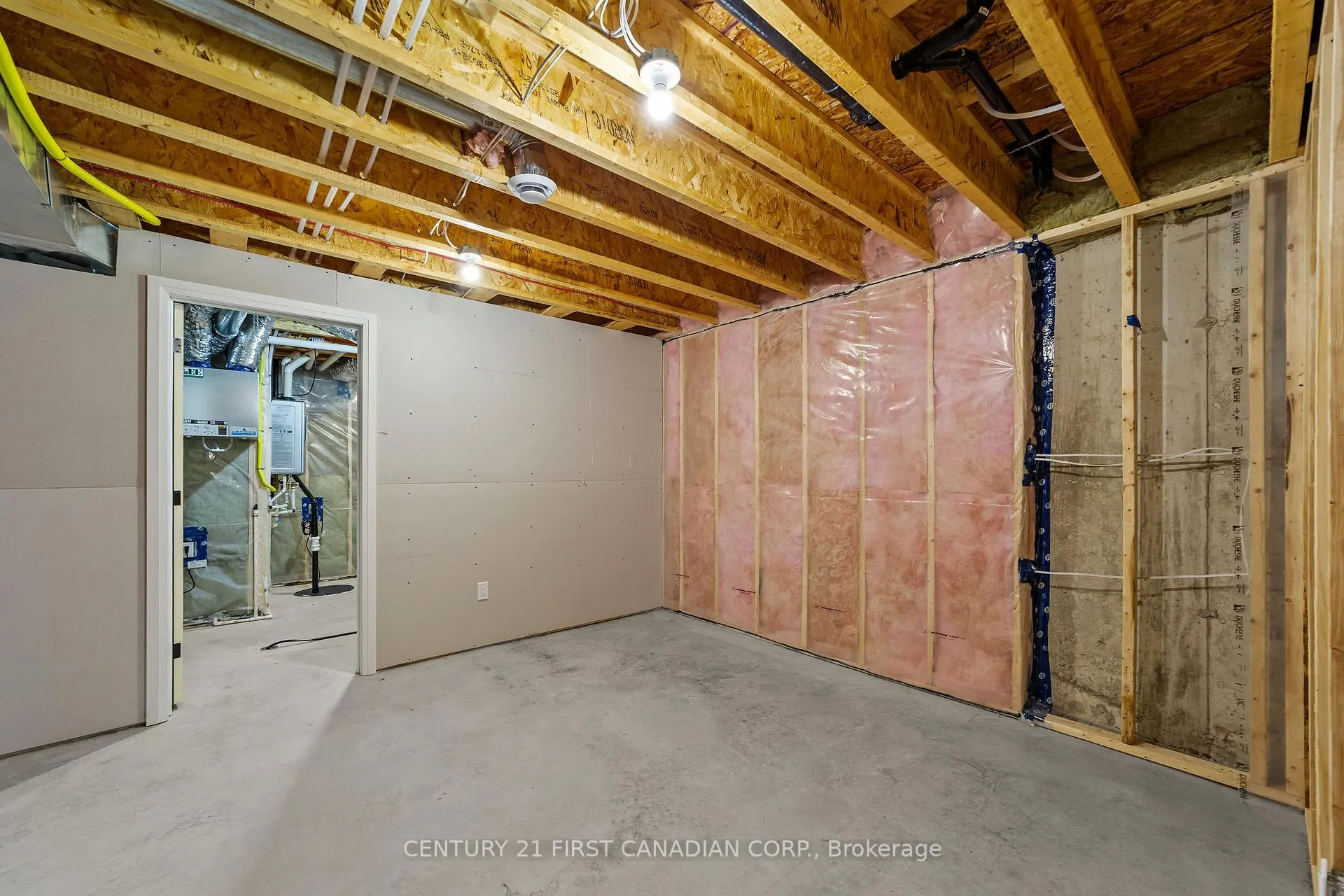 Photo 26 of Unit 12, 32 Postma Crescent, North Middlesex, Ailsa Craig — HOMEH