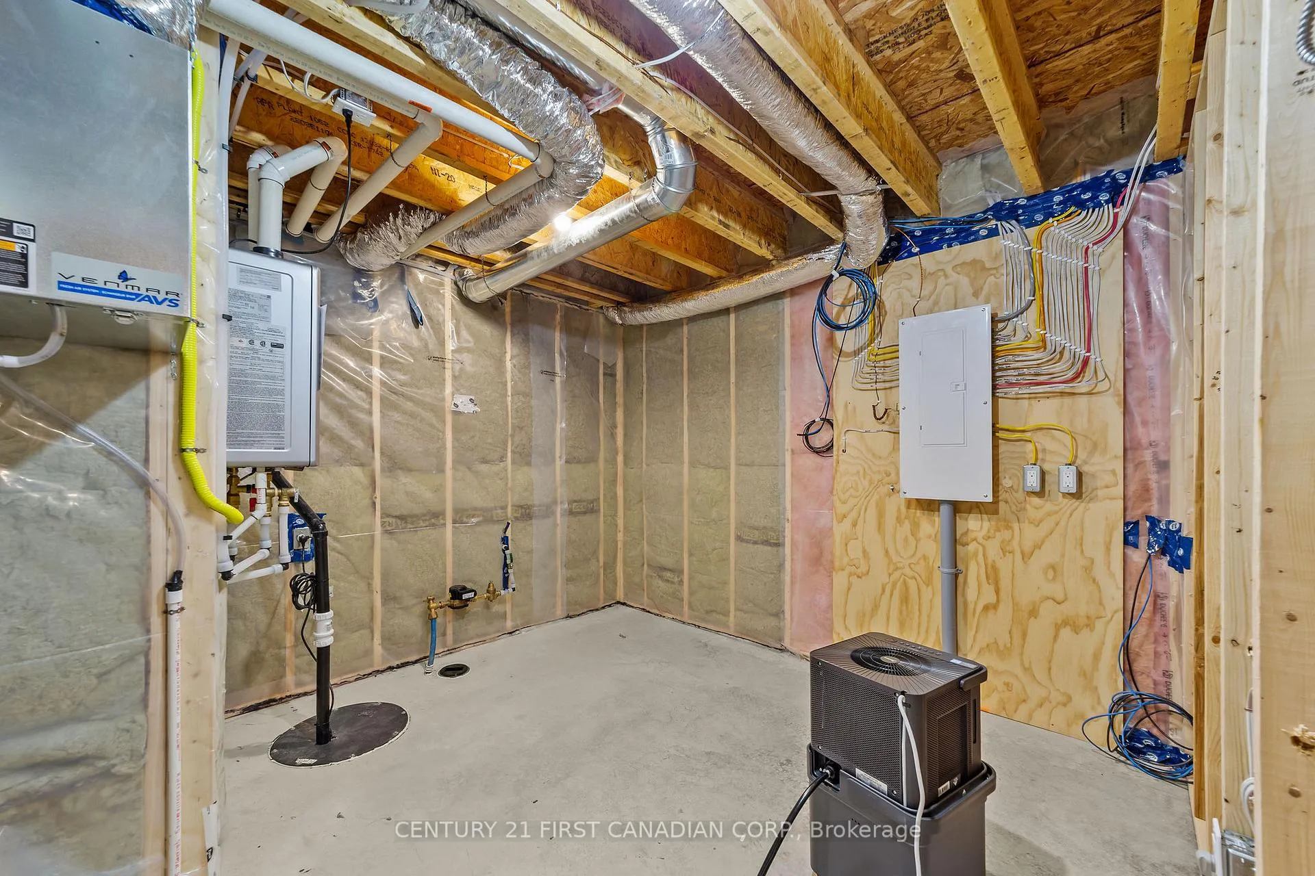 Photo 27 of Unit 12, 32 Postma Crescent, North Middlesex, Ailsa Craig — HOMEH