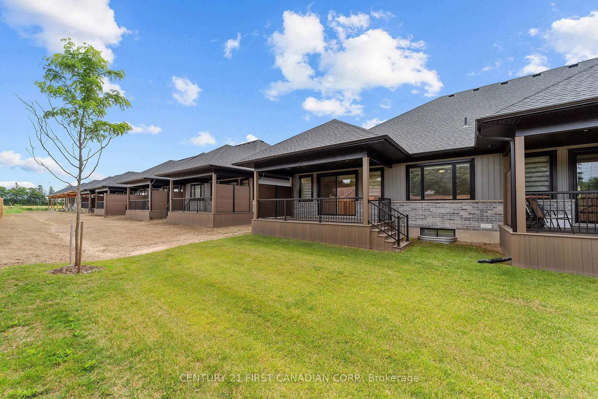 Photo 30 of Unit 12, 32 Postma Crescent, North Middlesex, Ailsa Craig — HOMEH