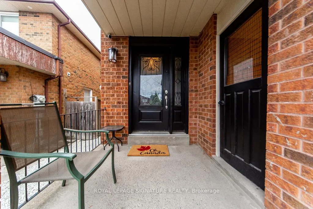 Photo 5 of 154 Oliver Lane, Vaughan, Maple — HOMEH