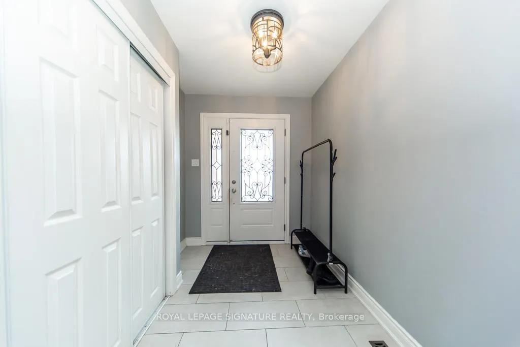 Photo 6 of 154 Oliver Lane, Vaughan, Maple — HOMEH