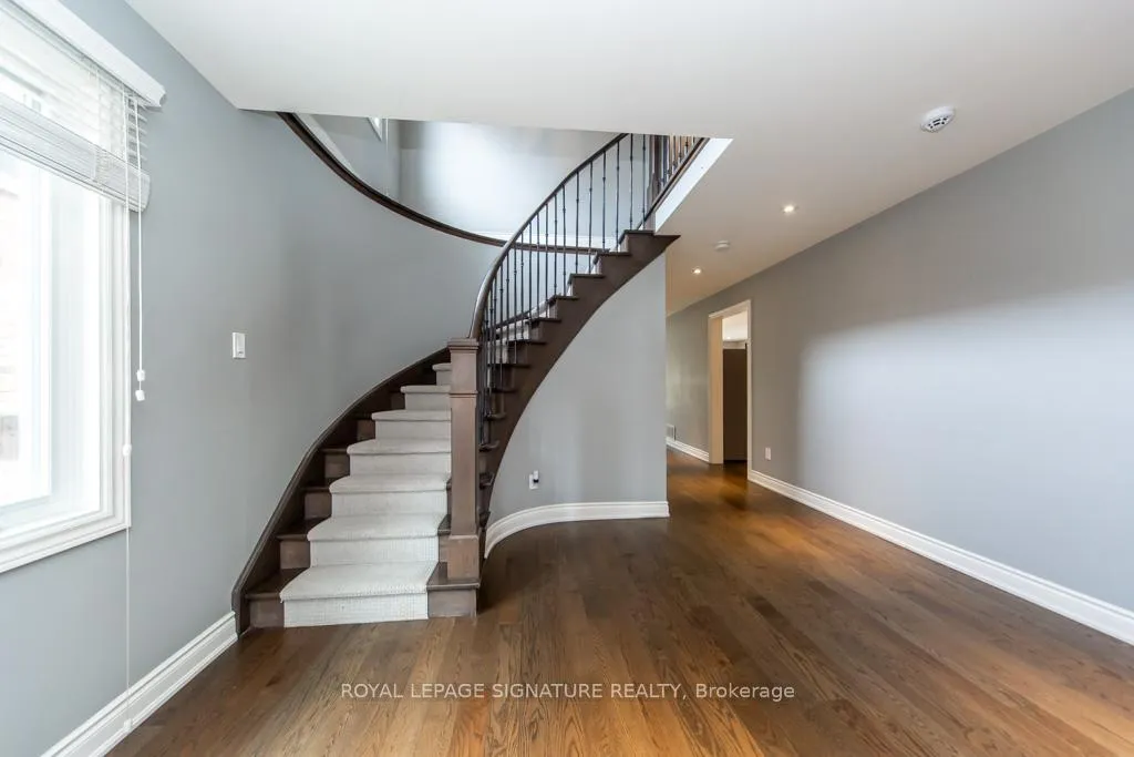 Photo 7 of 154 Oliver Lane, Vaughan, Maple — HOMEH