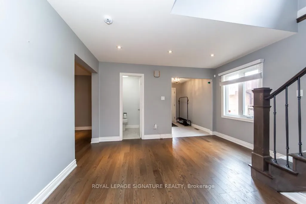 Photo 8 of 154 Oliver Lane, Vaughan, Maple — HOMEH