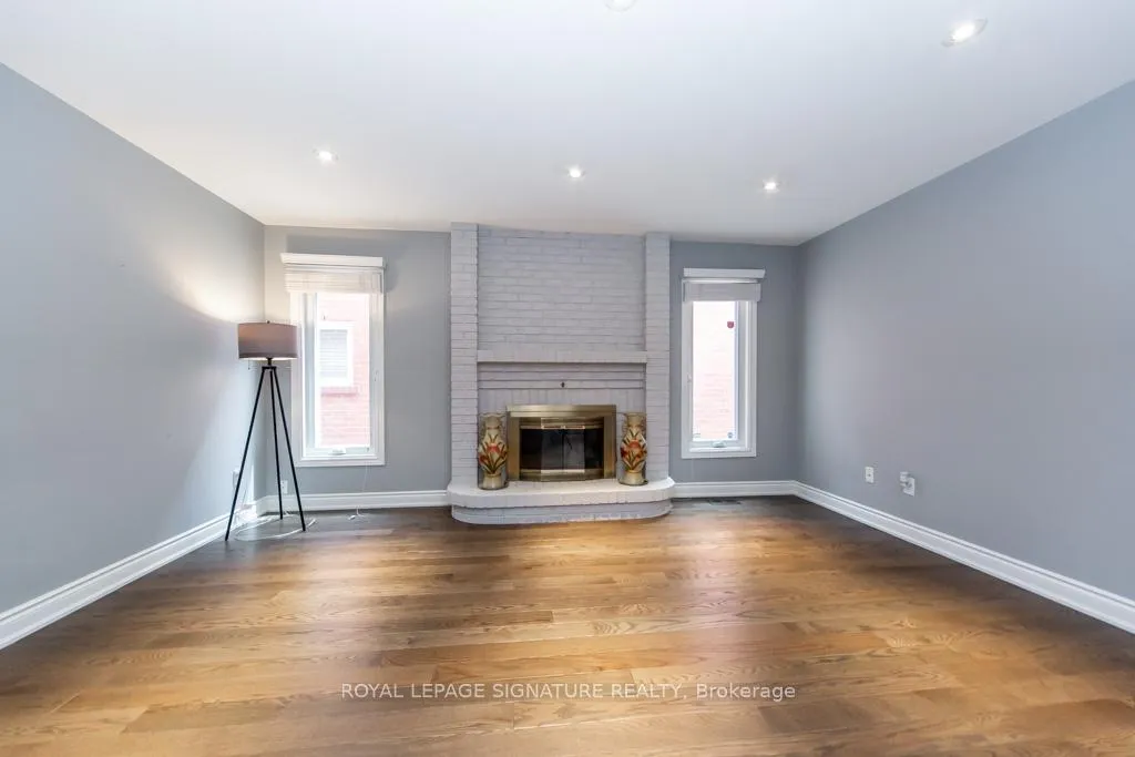 Photo 9 of 154 Oliver Lane, Vaughan, Maple — HOMEH