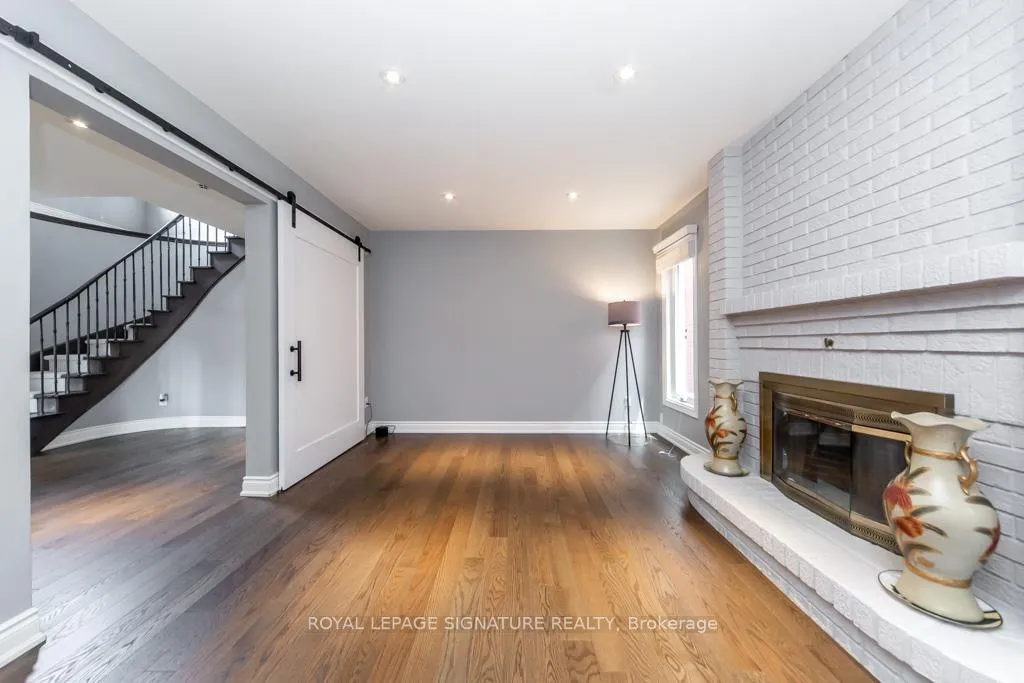 Photo 10 of 154 Oliver Lane, Vaughan, Maple — HOMEH