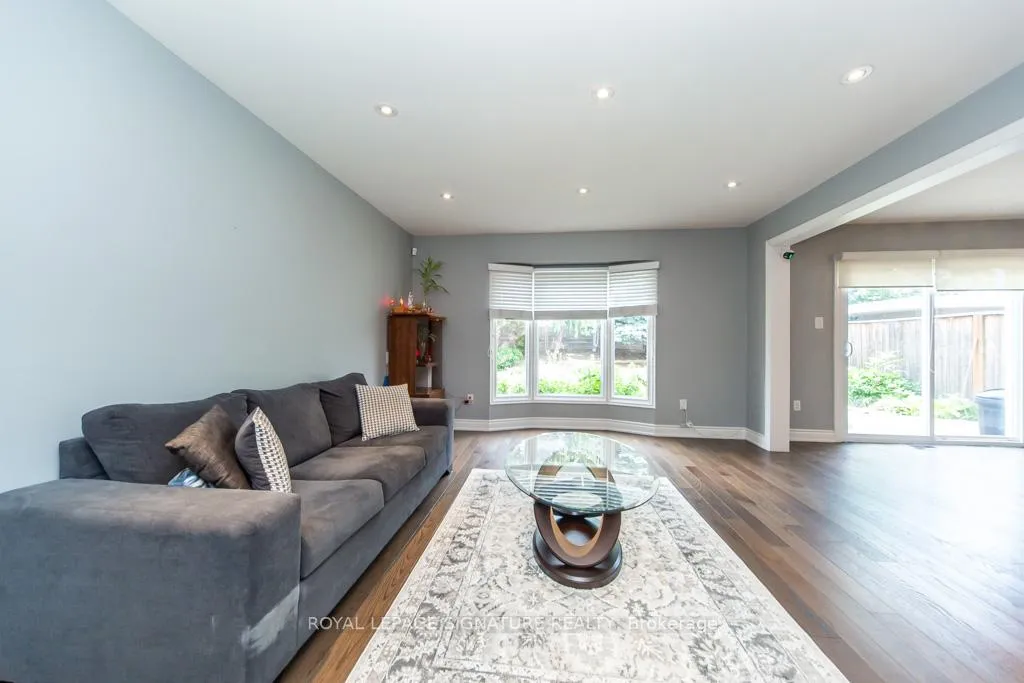 Photo 13 of 154 Oliver Lane, Vaughan, Maple — HOMEH