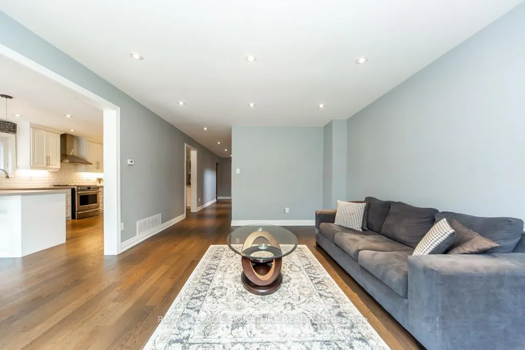 Photo 15 of 154 Oliver Lane, Vaughan, Maple — HOMEH