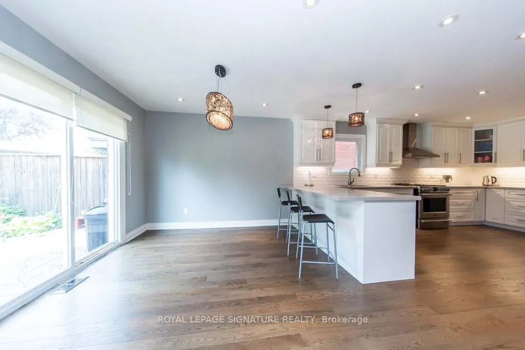 Photo 16 of 154 Oliver Lane, Vaughan, Maple — HOMEH