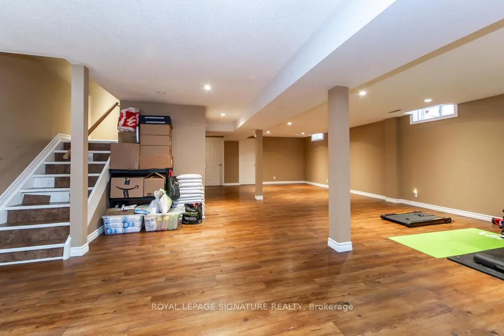 Photo 41 of 154 Oliver Lane, Vaughan, Maple — HOMEH