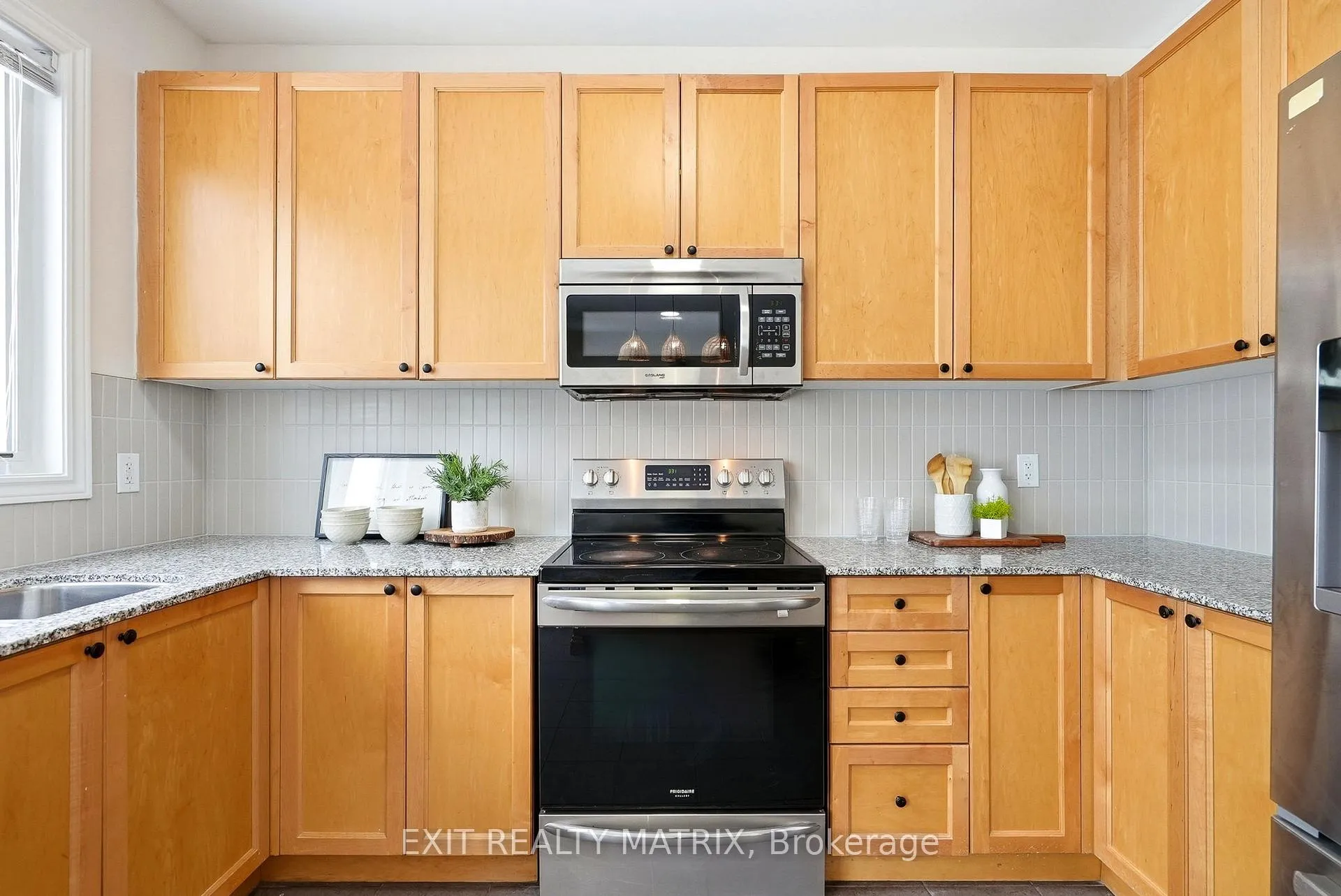 Photo 6 of 194 Flowing Creek Circle, Ottawa, Kanata - Emerald Meadows/Trailwest — HOMEH