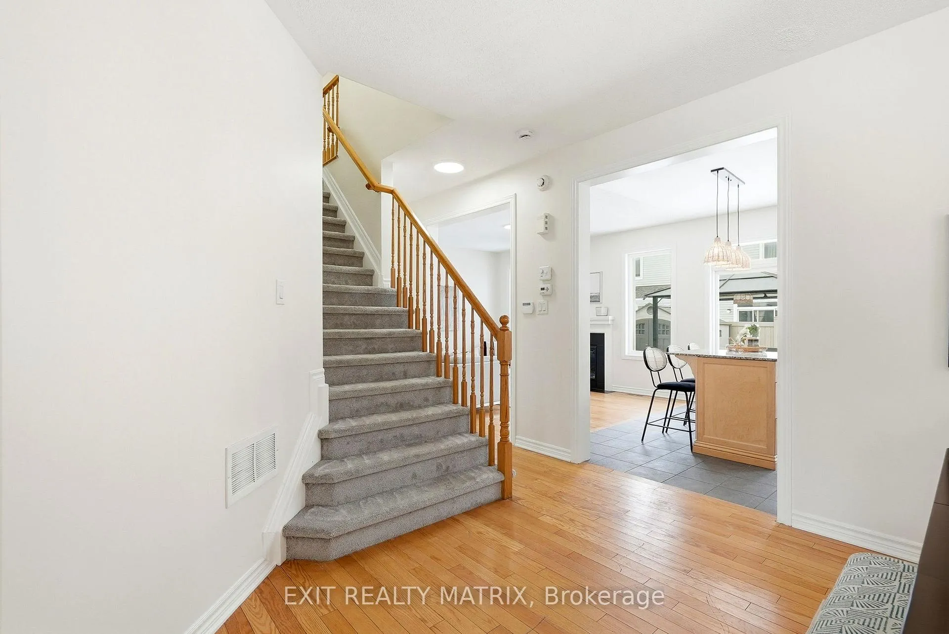 Photo 9 of 194 Flowing Creek Circle, Ottawa, Kanata - Emerald Meadows/Trailwest — HOMEH