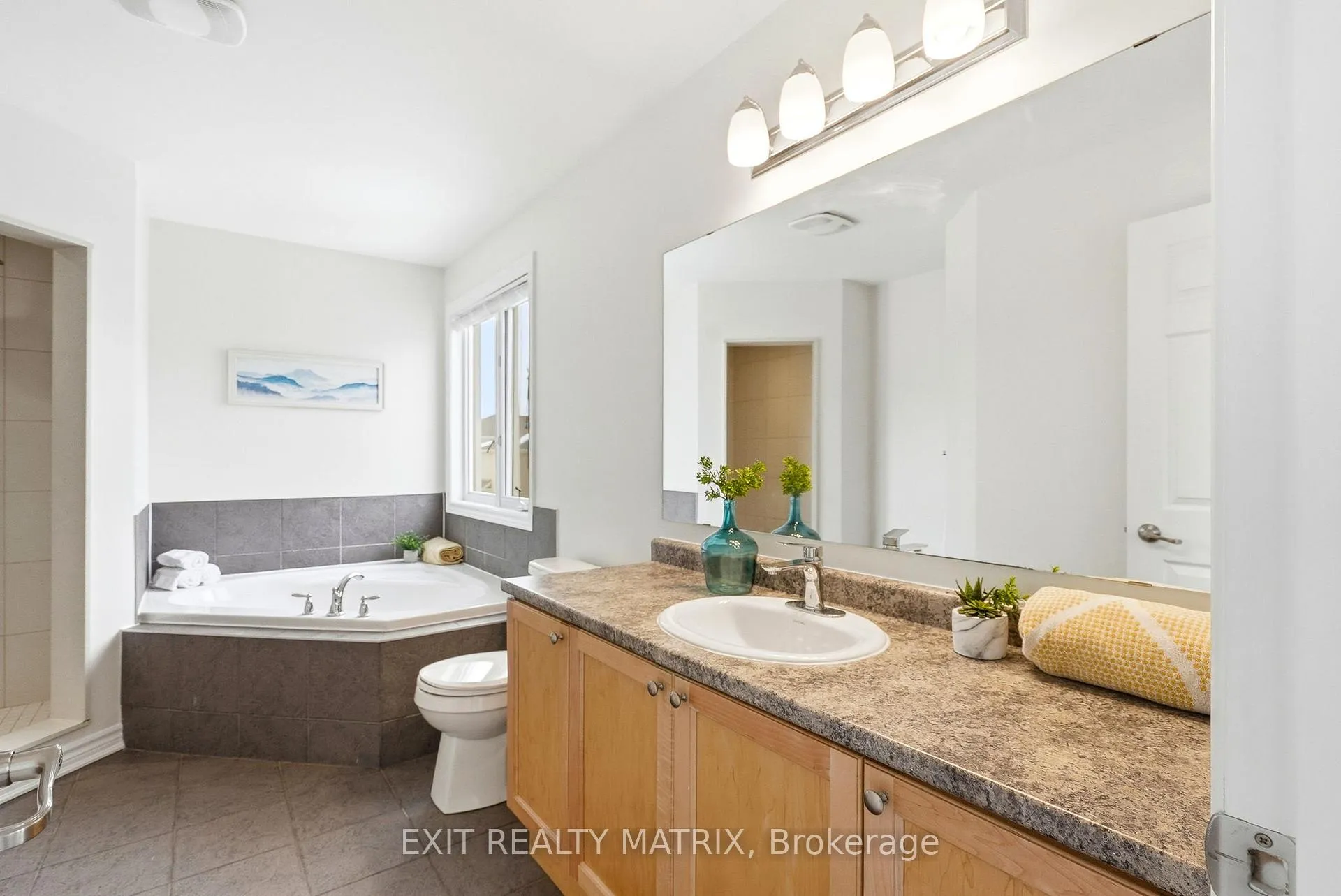 Photo 12 of 194 Flowing Creek Circle, Ottawa, Kanata - Emerald Meadows/Trailwest — HOMEH