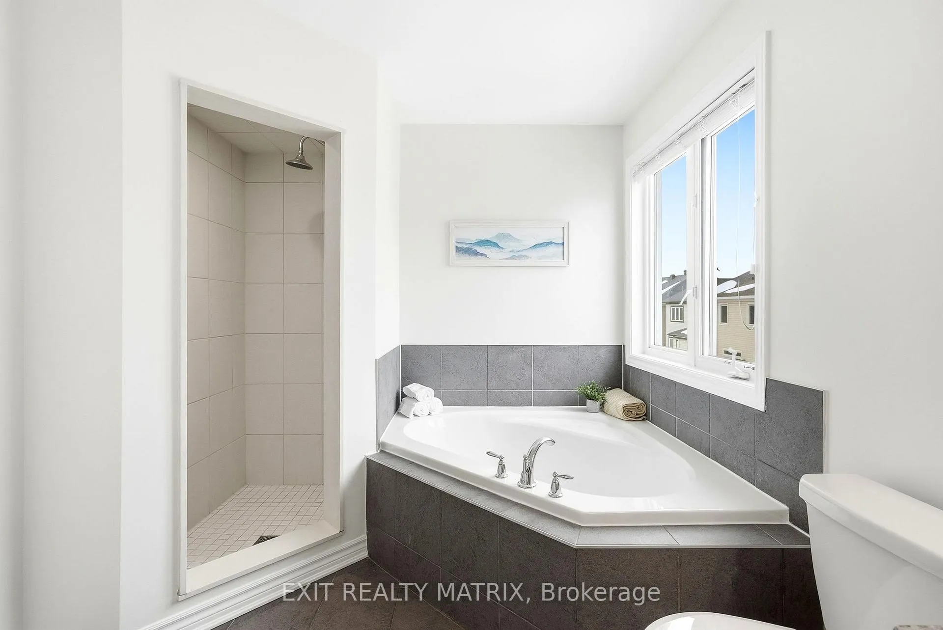 Photo 13 of 194 Flowing Creek Circle, Ottawa, Kanata - Emerald Meadows/Trailwest — HOMEH
