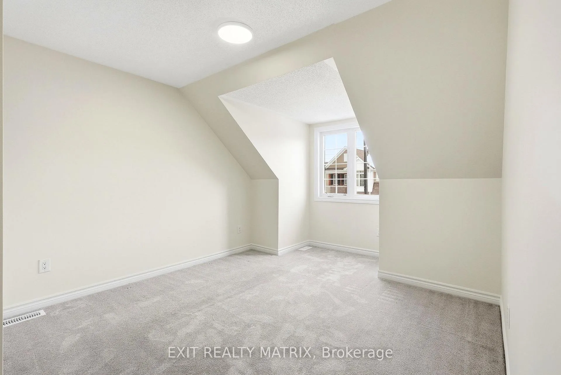 Photo 15 of 194 Flowing Creek Circle, Ottawa, Kanata - Emerald Meadows/Trailwest — HOMEH