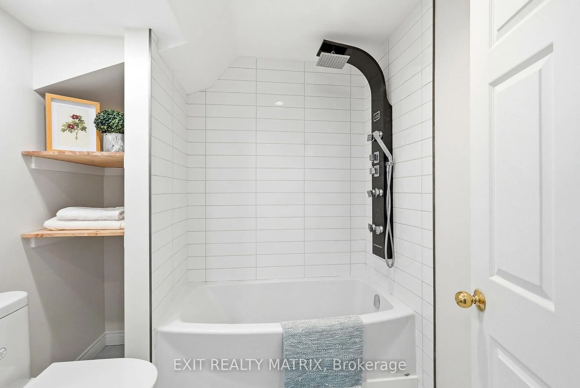 Photo 22 of 194 Flowing Creek Circle, Ottawa, Kanata - Emerald Meadows/Trailwest — HOMEH