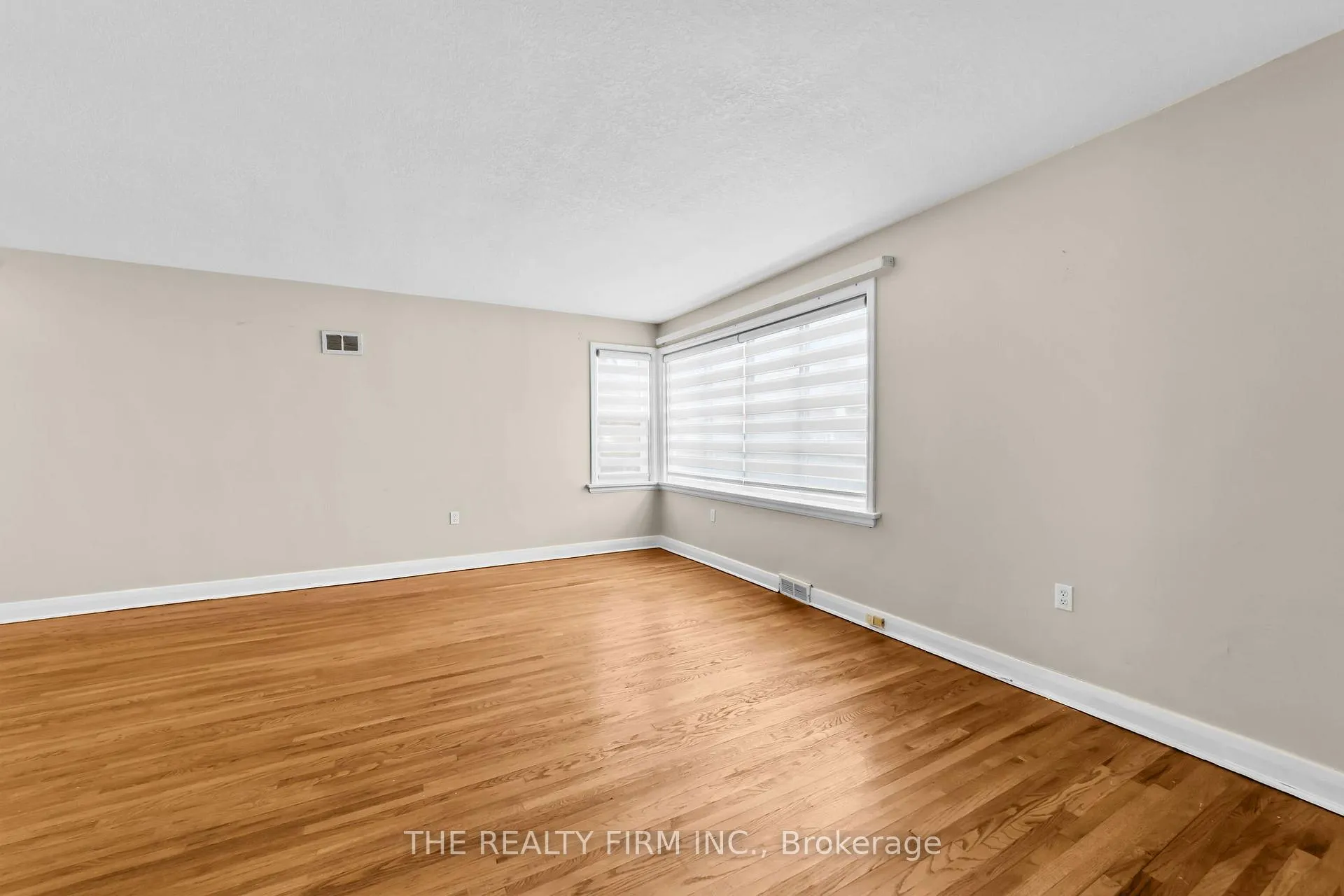 Photo 20 of 15 Mayfair Drive, London, East B — HOMEH