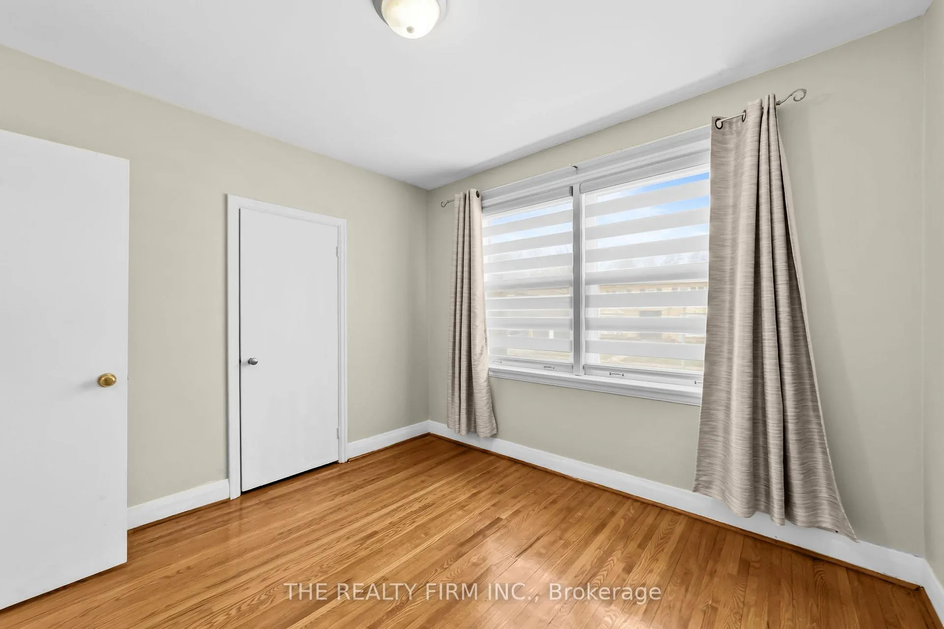 Photo 31 of 15 Mayfair Drive, London, East B — HOMEH