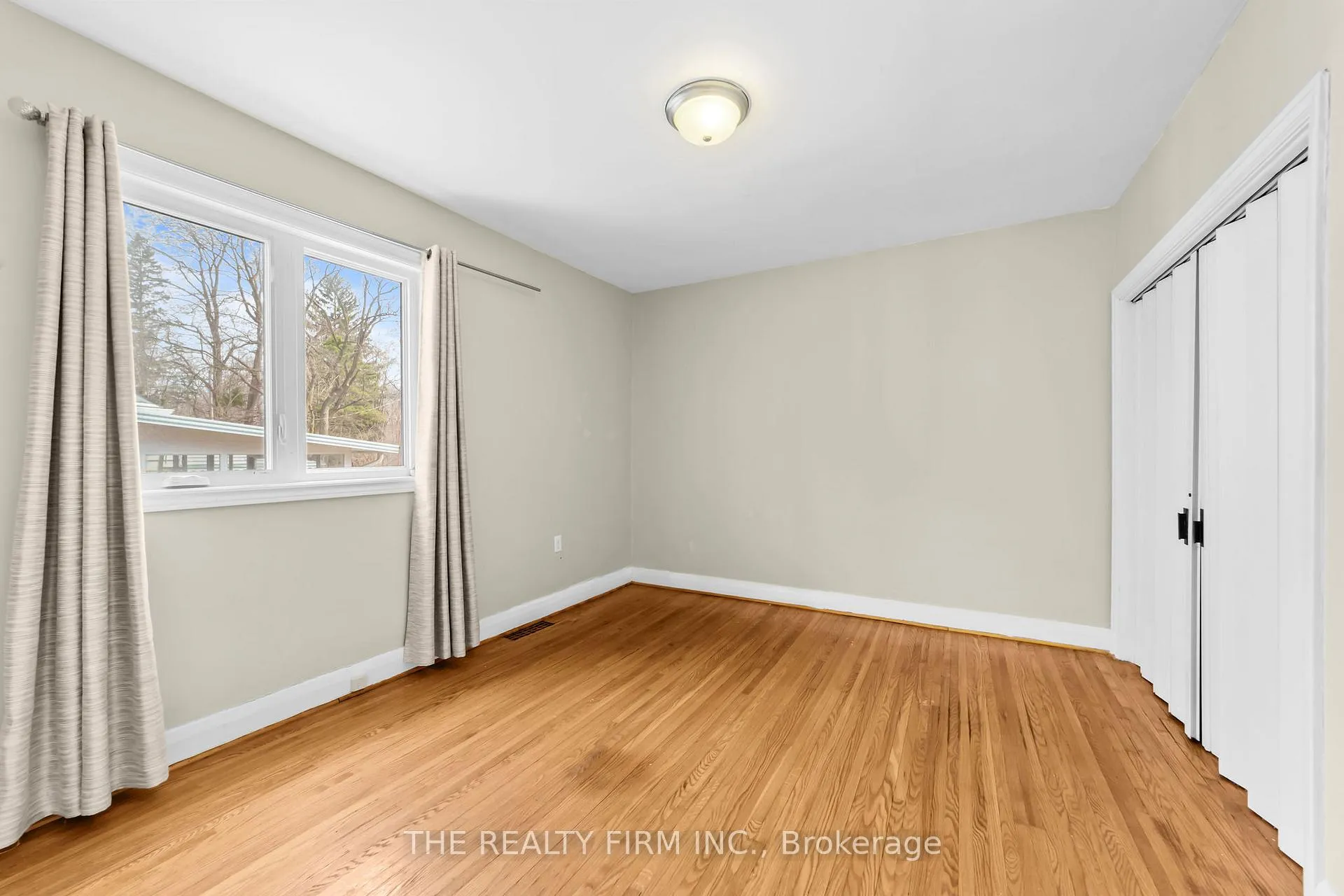 Photo 33 of 15 Mayfair Drive, London, East B — HOMEH