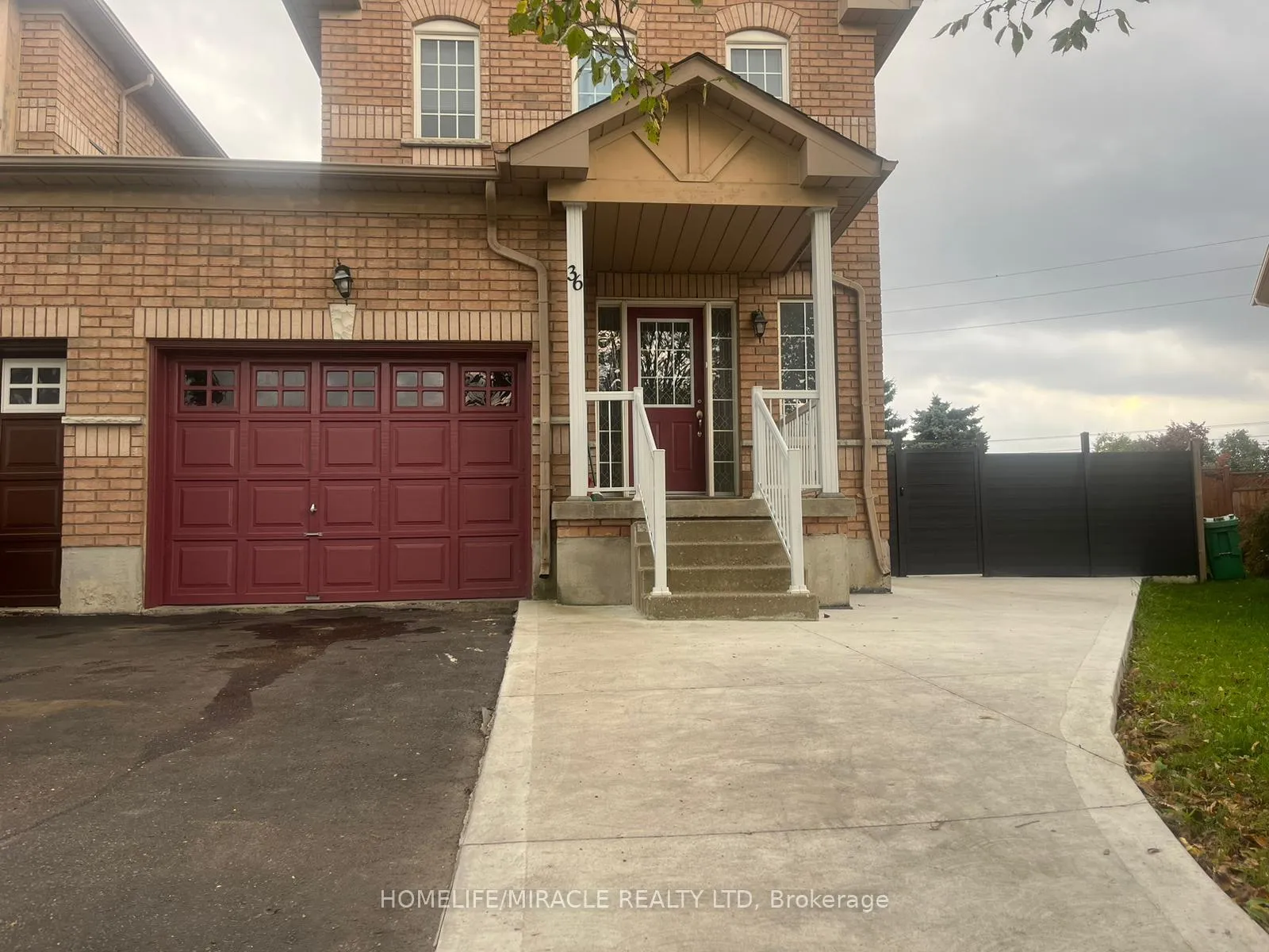 Photo 2 of 36 Mossgrove Crescent, Brampton, Northwest Sandalwood Parkway — HOMEH