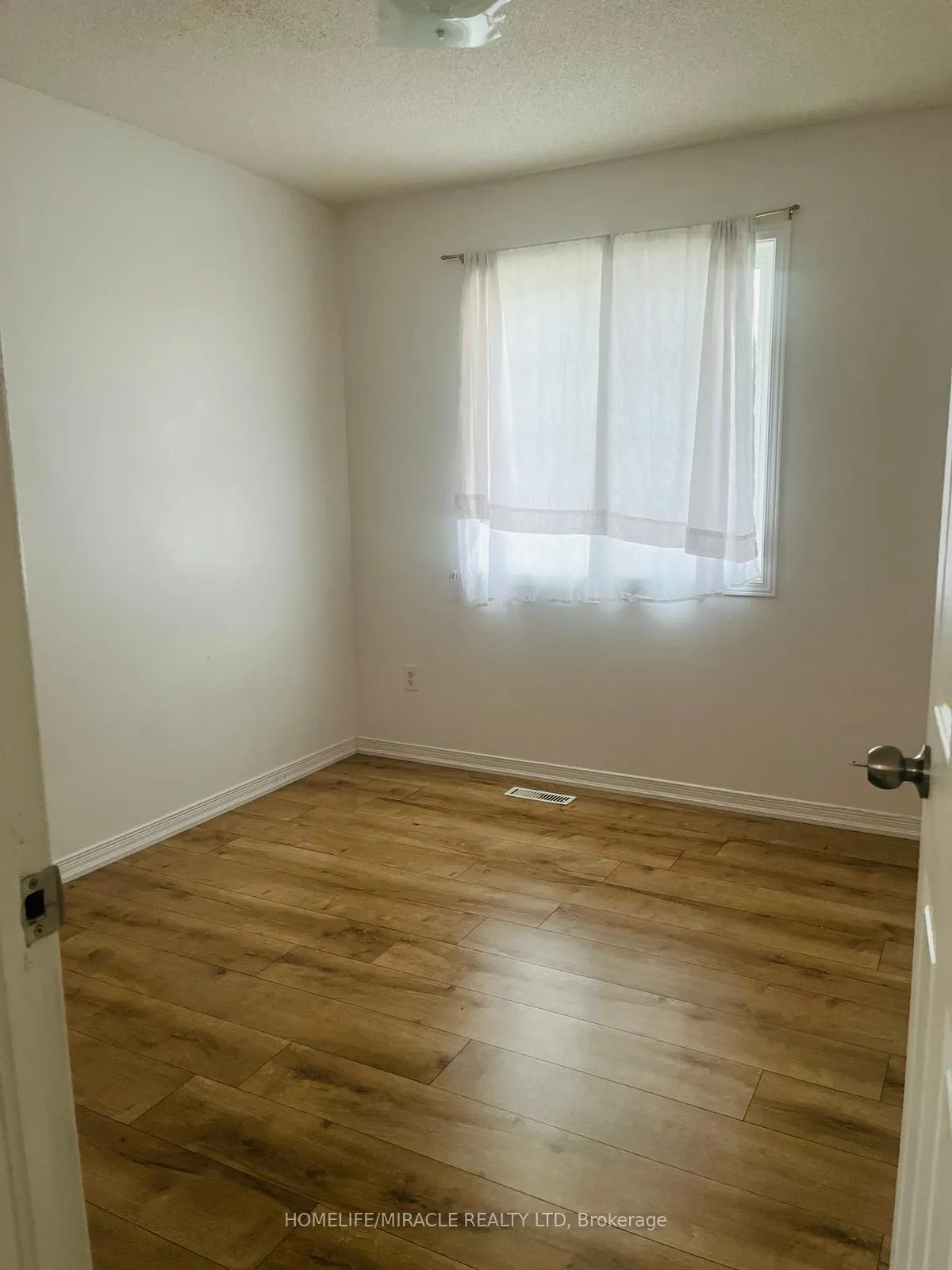 Photo 4 of 36 Mossgrove Crescent, Brampton, Northwest Sandalwood Parkway — HOMEH