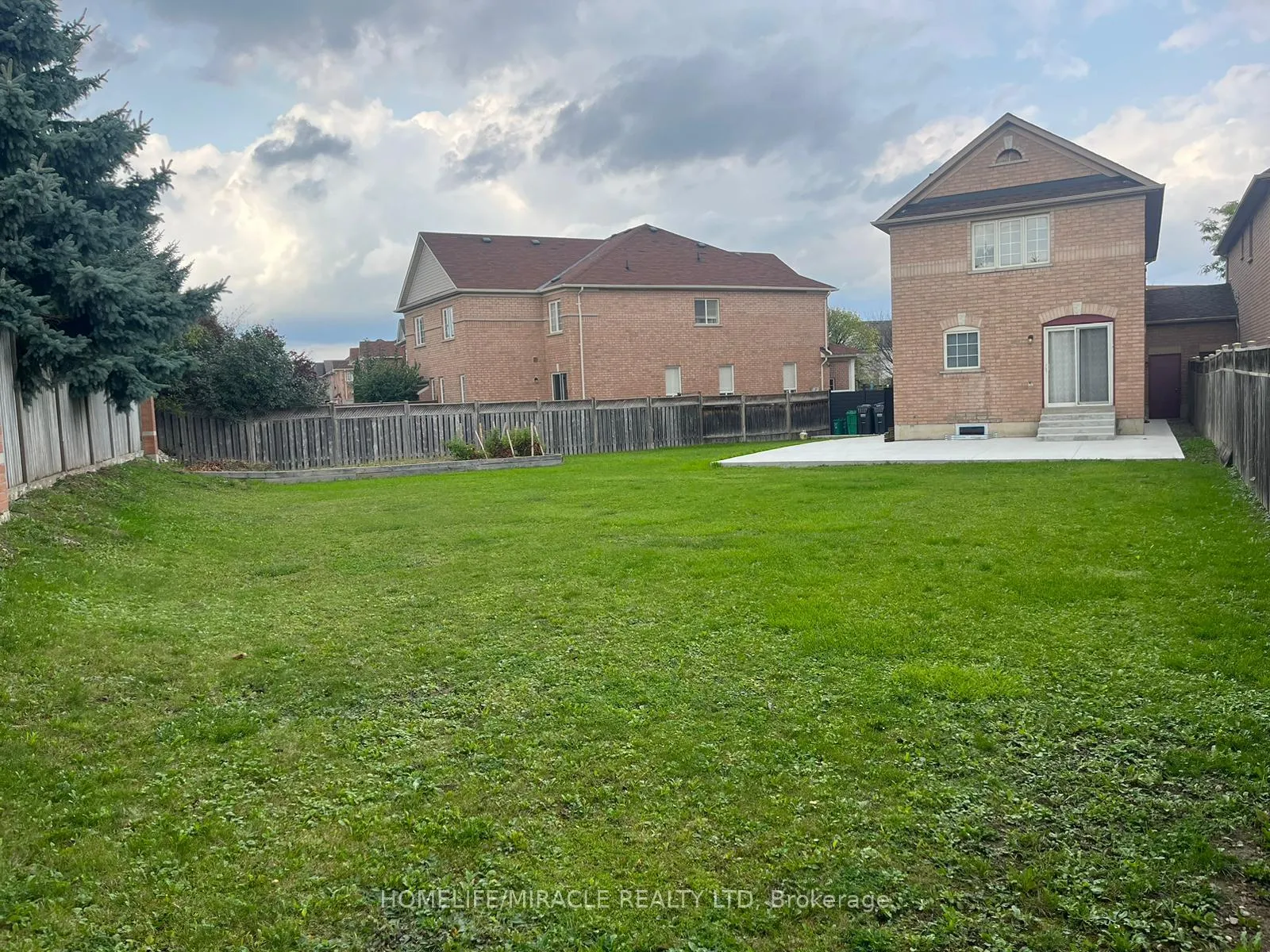 Photo 11 of 36 Mossgrove Crescent, Brampton, Northwest Sandalwood Parkway — HOMEH