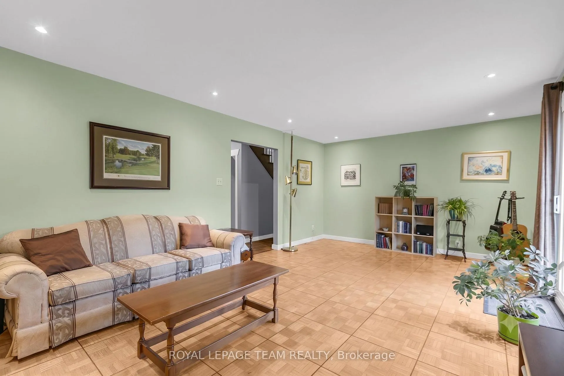 Photo 22 of 62 Northpark Drive, Ottawa, Blackburn Hamlet — HOMEH