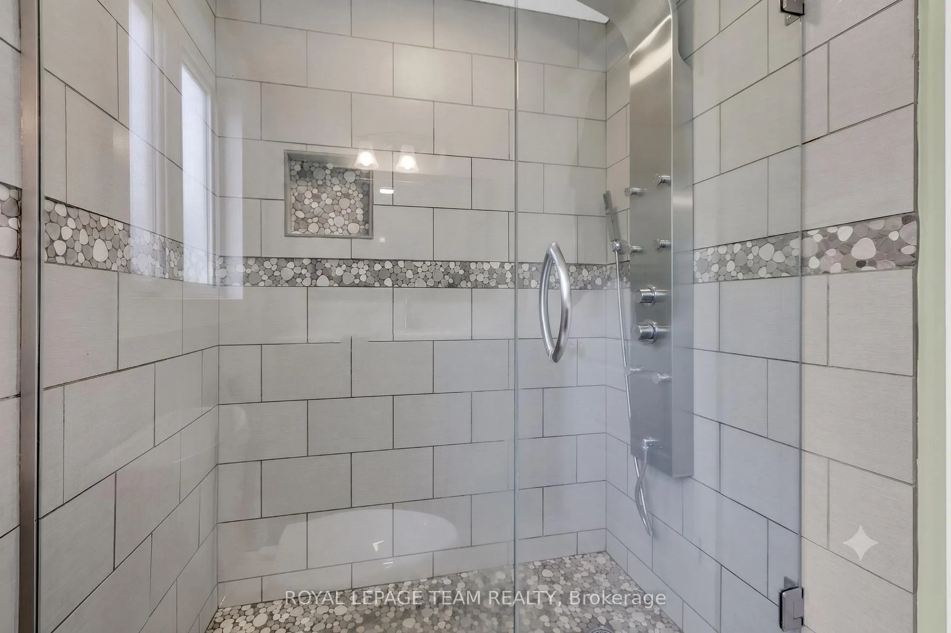 Photo 31 of 62 Northpark Drive, Ottawa, Blackburn Hamlet — HOMEH
