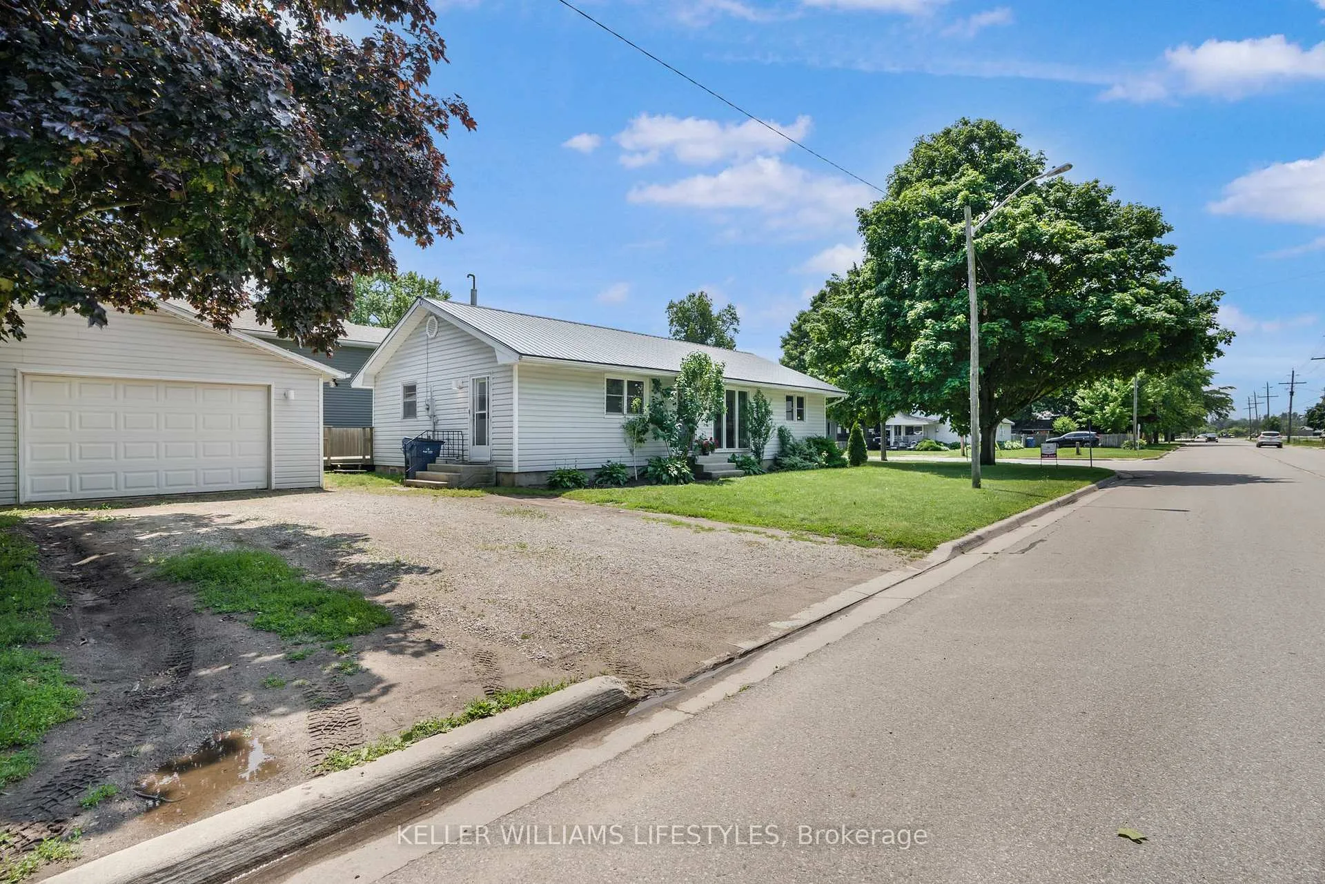 Photo 5 of 100 Lemuel Street, Chatham-Kent, Thamesville — HOMEH