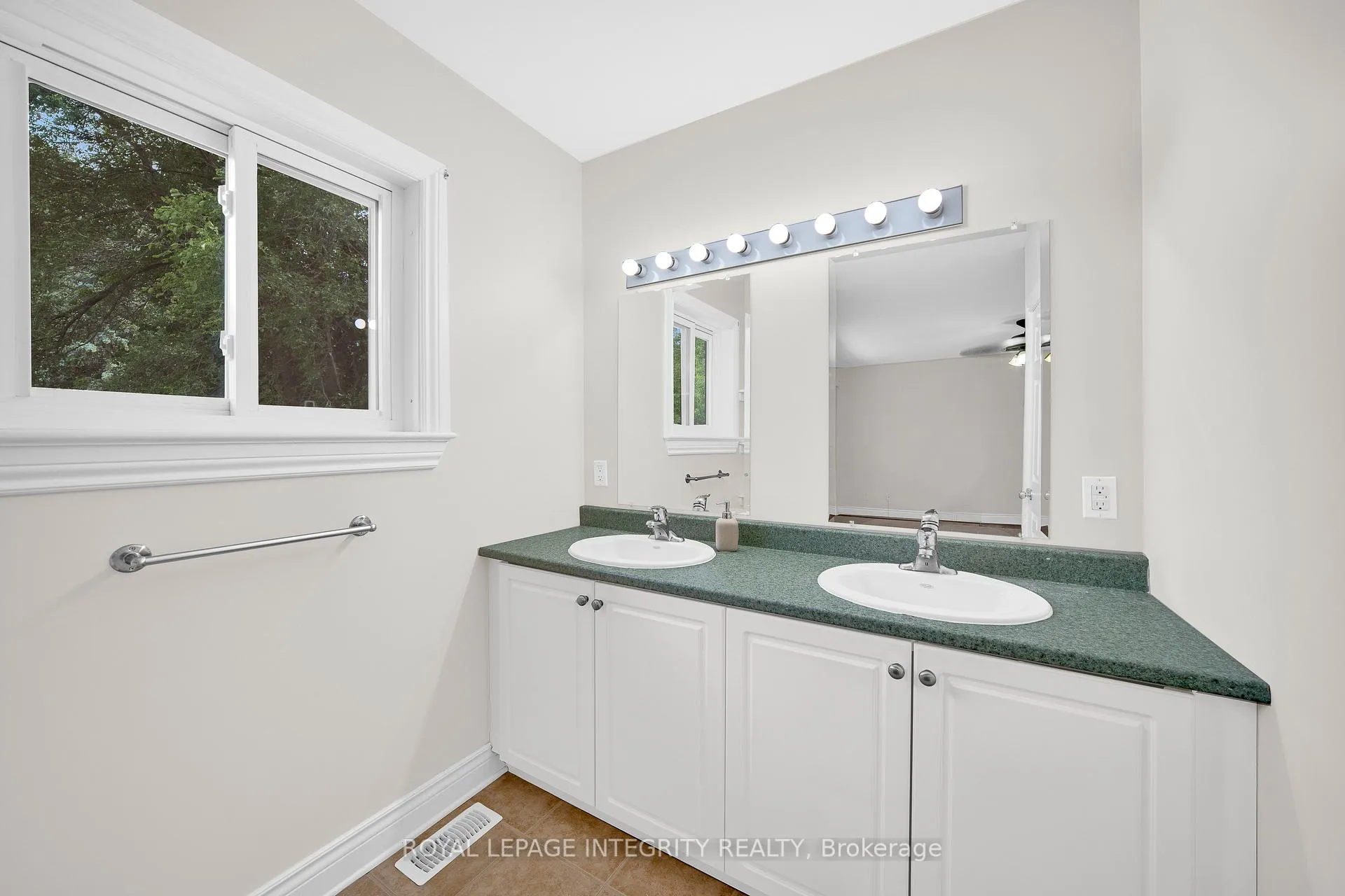 Photo 37 of 318 Somerset Street E, Ottawa, Sandy Hill — HOMEH