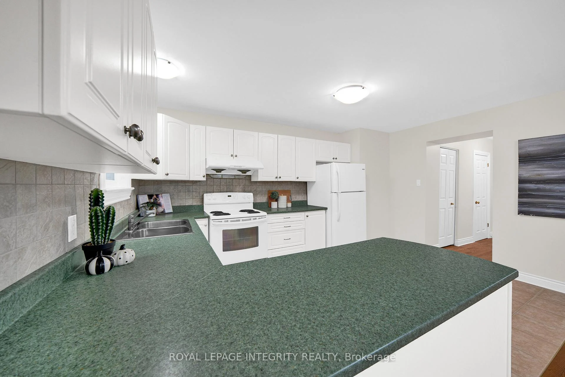 Photo 3 of 318 Somerset Street E, Ottawa, Sandy Hill — HOMEH